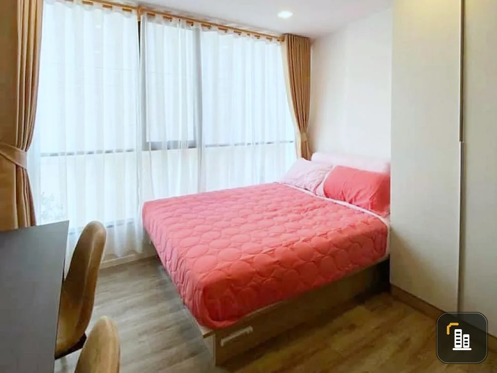 For rent, Brown Condo, Huai Khwang, convenient transportation, ready to move in. Don't miss it.