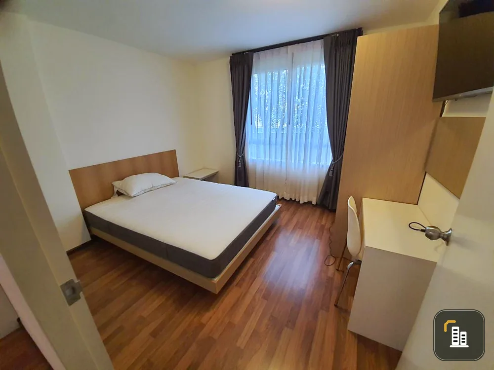 Sell / rent Condo U Ratchayothin (Phahonyothin 32), fully furnished, electrical appliances. There is a train station in front of the condo.