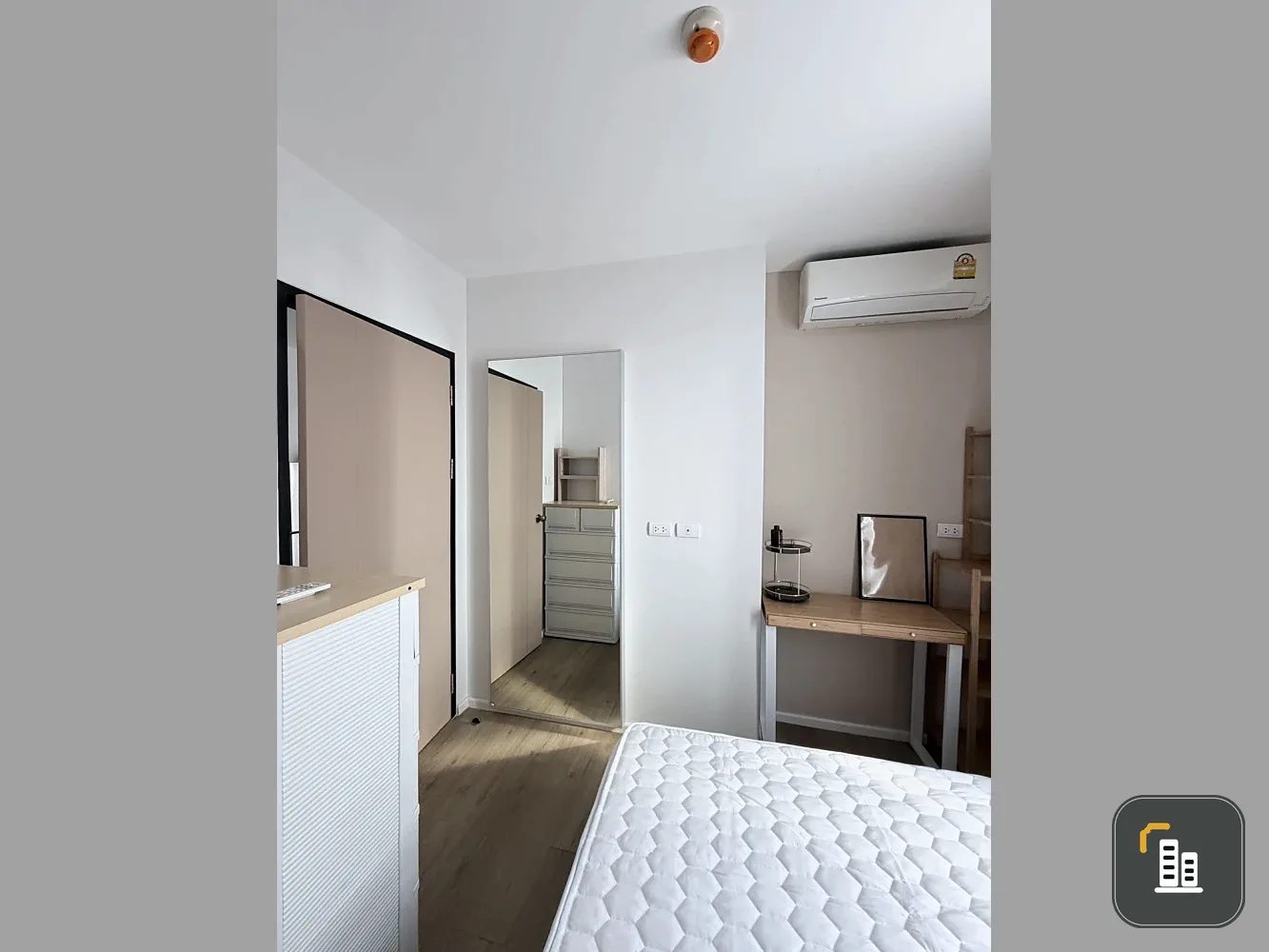 For rent, Ril Condo Rangsit, very beautiful room, decorated in a minimal style, very nice, plus built-in, very tight, don't miss it.