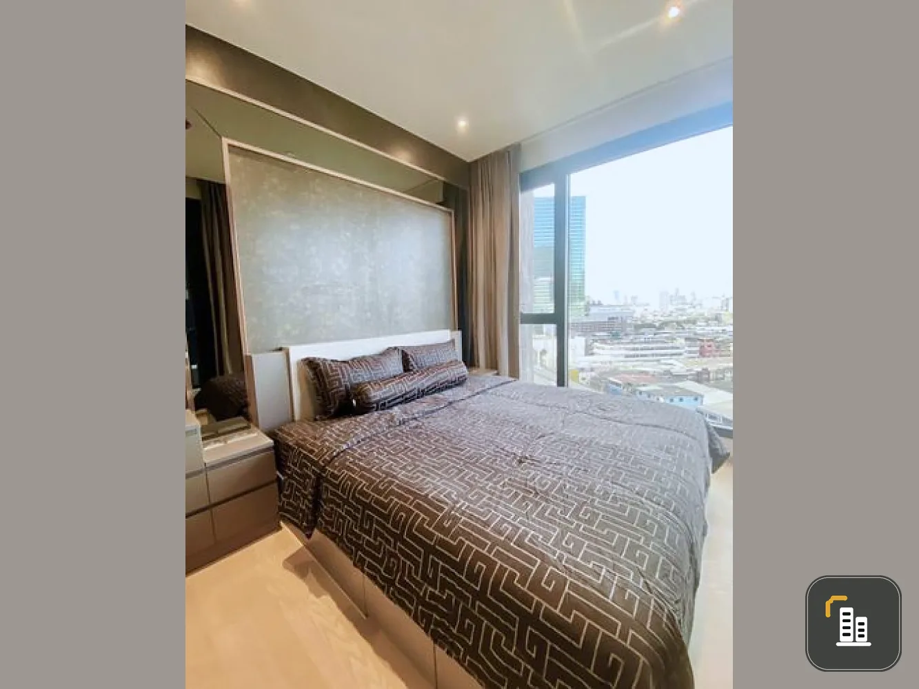 The room is very beautiful, well built in the whole room. With complete electrical appliances, book now at Ashton Asoke-Rama 9 for rent.