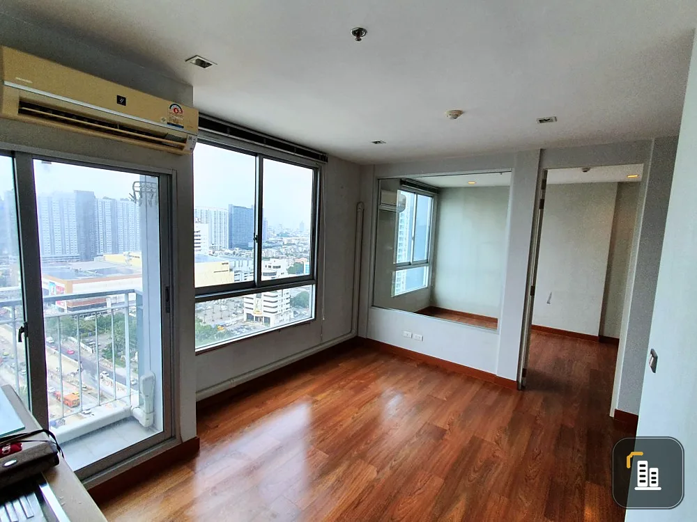 Empty room for sale, The Parkland Ratchada-Thapra, very nice looking room, lots of usable space Get a beautiful city view, good price, book now.