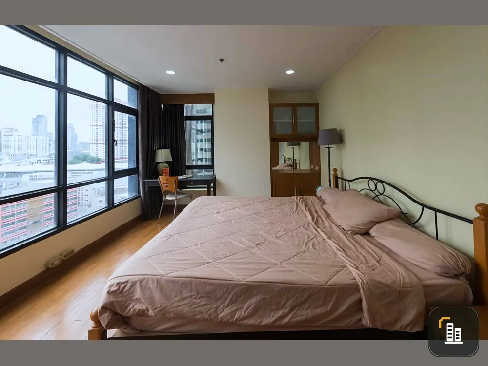 Condo for rent, Phayathai Place, BTS view, large room, fully furnished, built-in furniture, full wood tone If interested, hurry up to reserve. Don't m