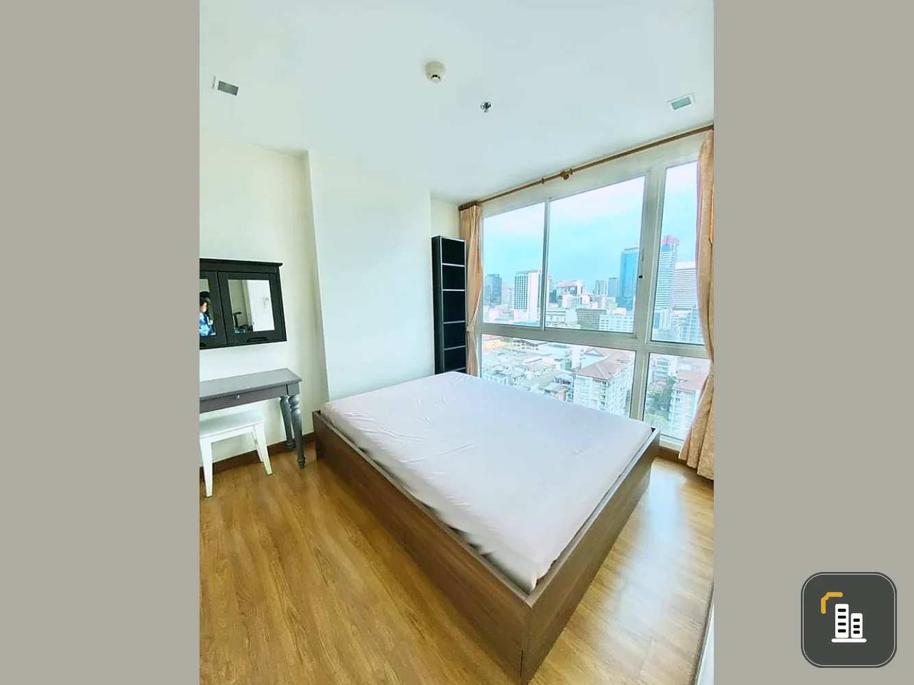For rent Wish @ samyan, big room, lots of usable space Plus, get a great view of the city. Good room, can't reserve, can't find it anymore