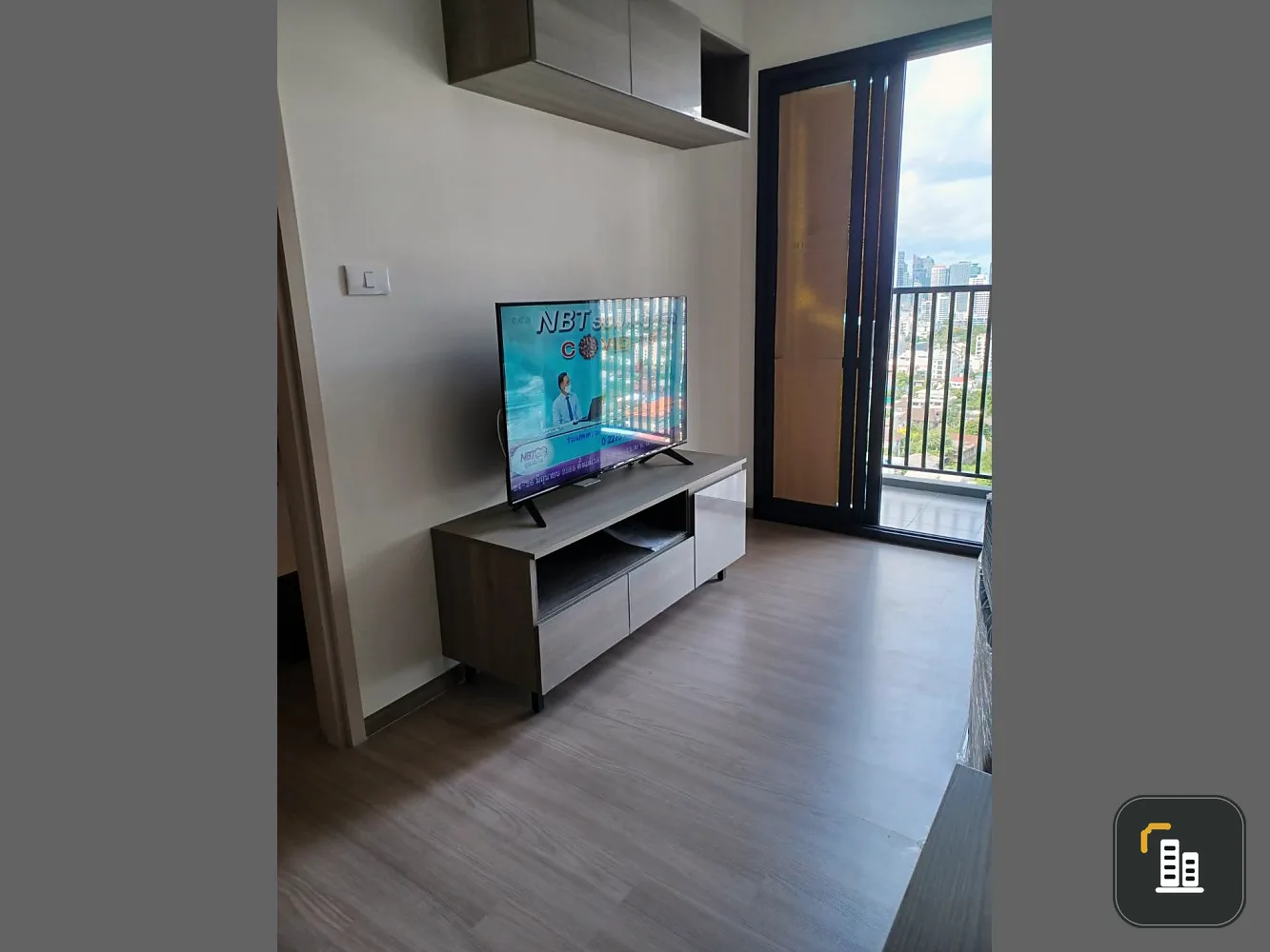 For rent The Base Phetchaburi - Thonglor Spacious room, new furniture. You can carry your bag in.