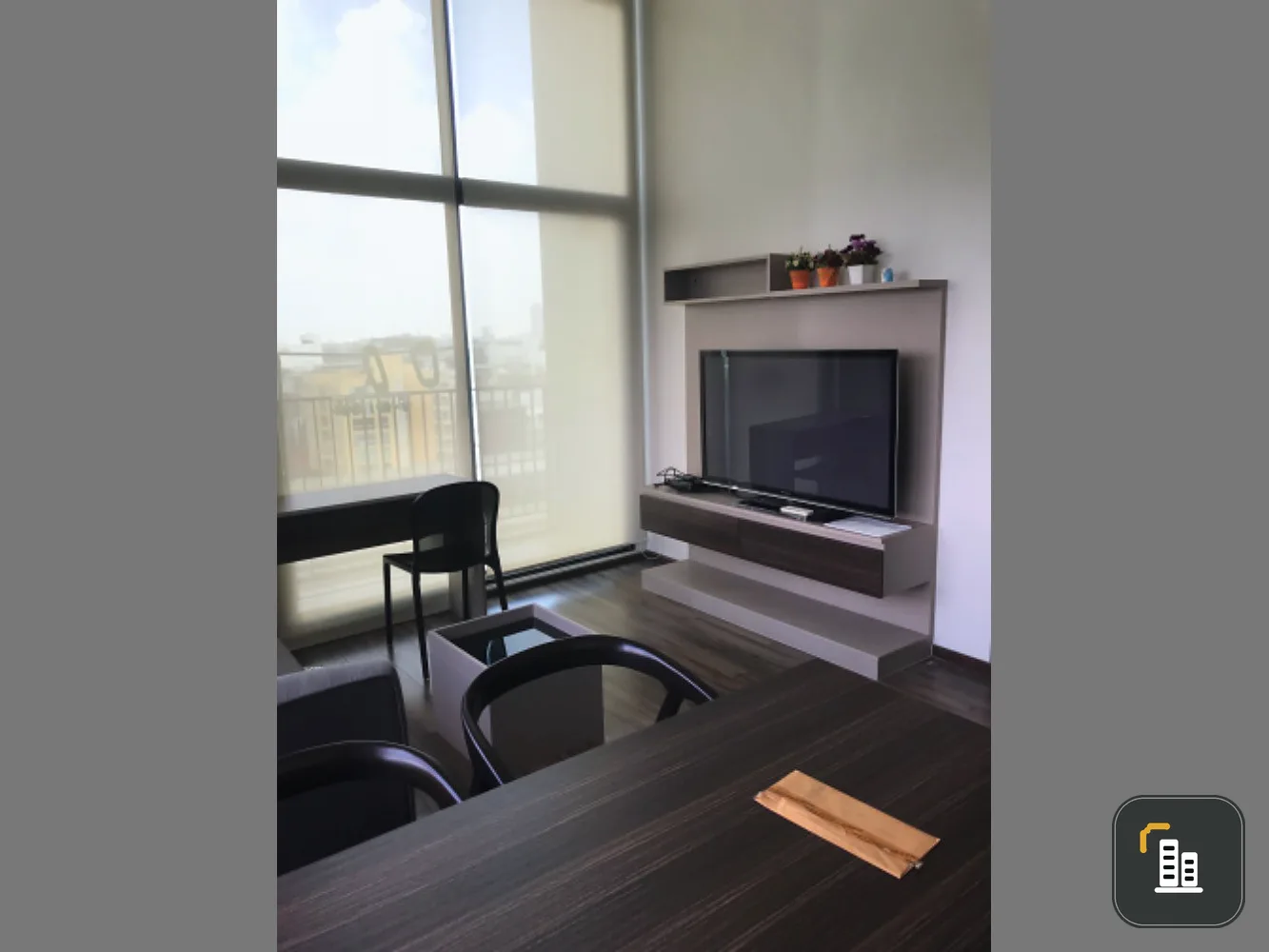 For rent, Teal Sathorn-Taksin, Duplex room, 2 bedrooms, 2 bathrooms, high floor, pool view. This price is very worthwhile. Book now.