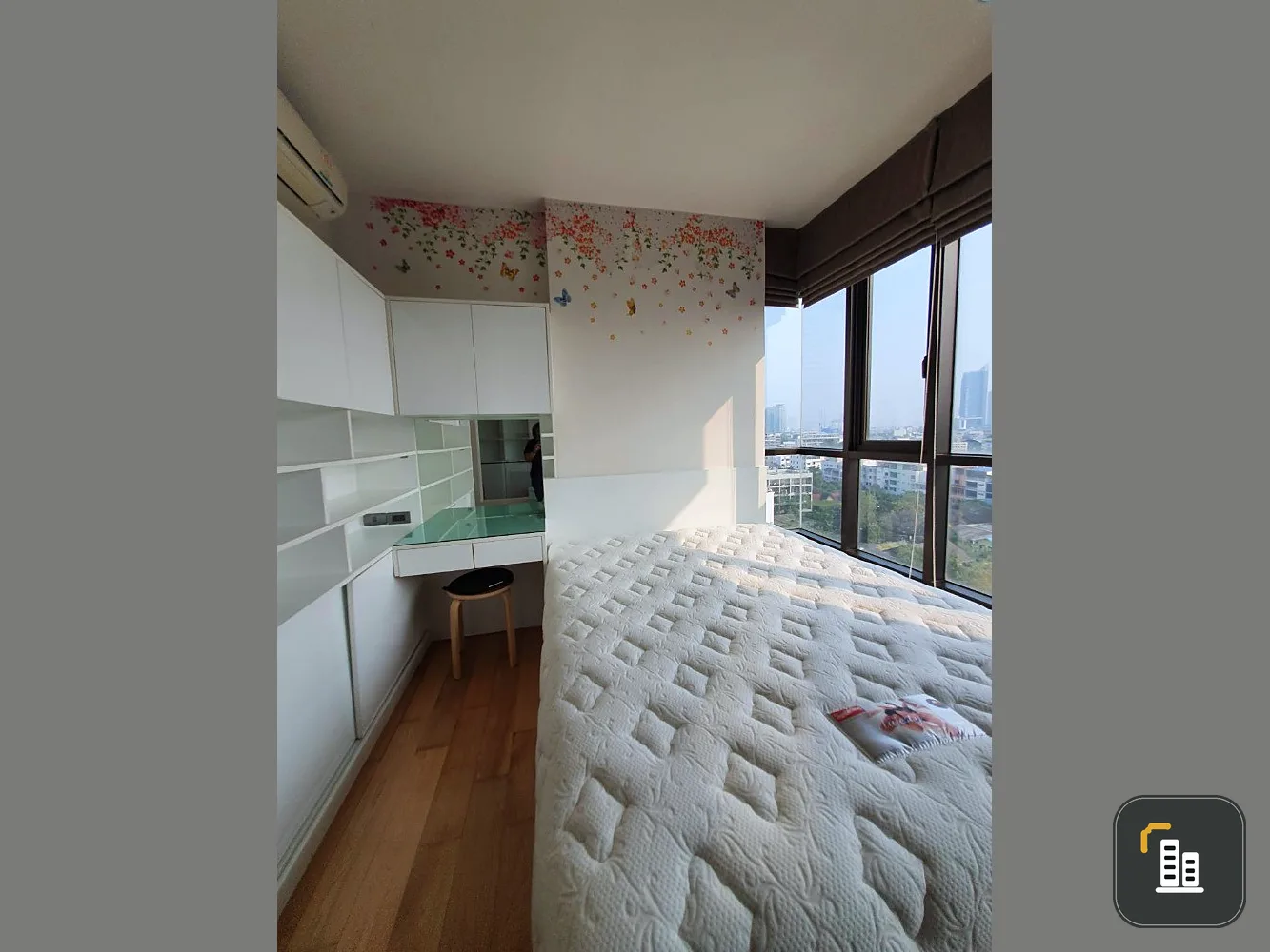 Selling Fuse Sathorn-Taksin, corner room, very private, plus you can sleep and chill and see beautiful city views like this. Hurry up to reserve.