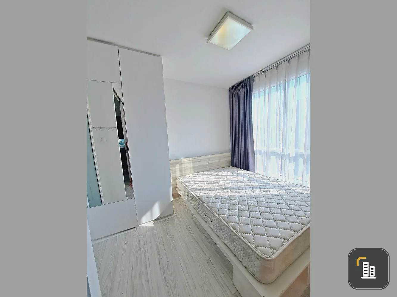 Sell / rent C Style Condo, 5th floor, corner room decorated in minimal style. Complete facilities, don't miss it.