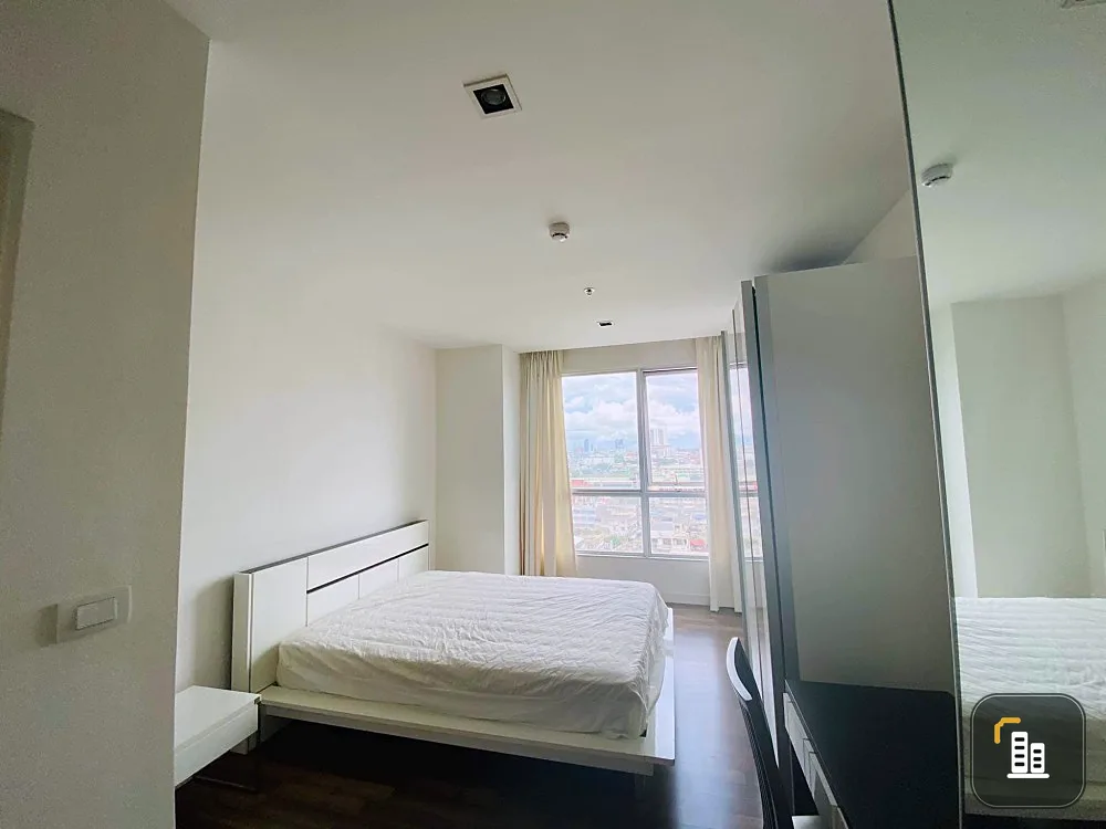 Condo for rent, THE ROOM Sathorn-Taksin, spacious room Plus a nice big sofa Let me tell you that you shouldn't miss it.