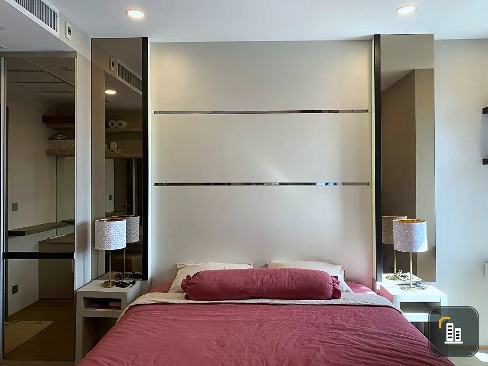 For rent Ashton Chula-Silom, high floor, best city view, beautiful room, nice built-in furniture. Book and you won't be disappointed.