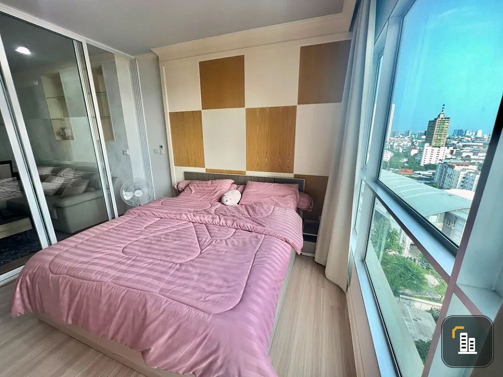 Condo for sale, Hive Sathorn, decorated room like a big screen TV, can watch movies to the fullest, lots of free gifts, must book, don't miss it