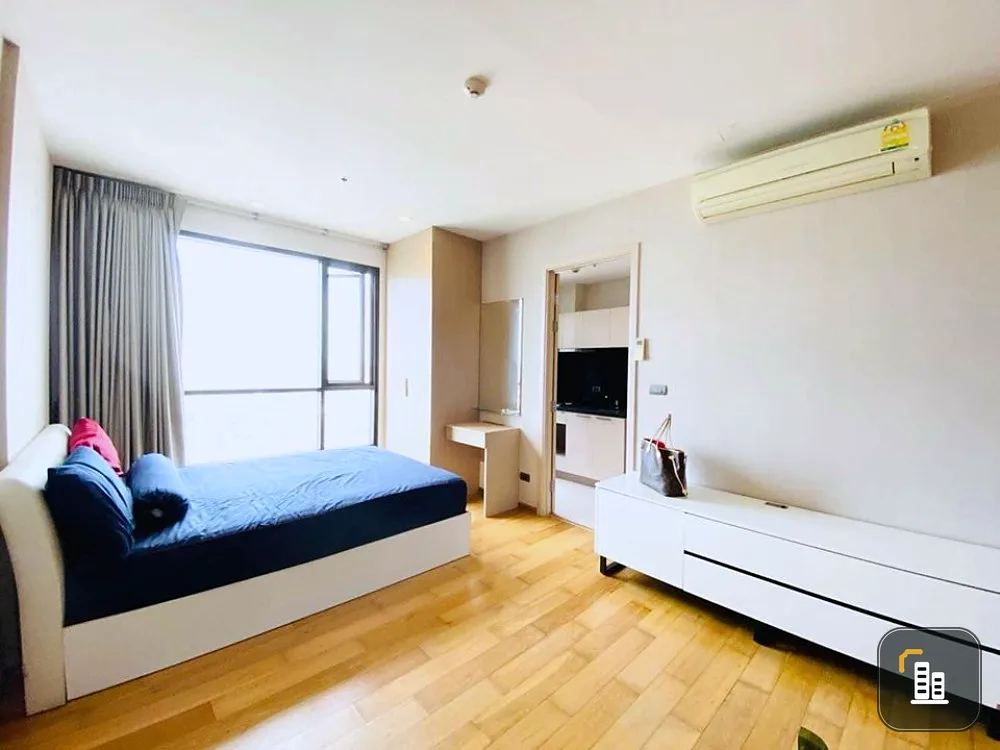 Condo for sale, Fuse Sathorn-Taksin, 17th floor, Chao Phraya River view, really good price, very new room, hurry to reserve, don't miss it.