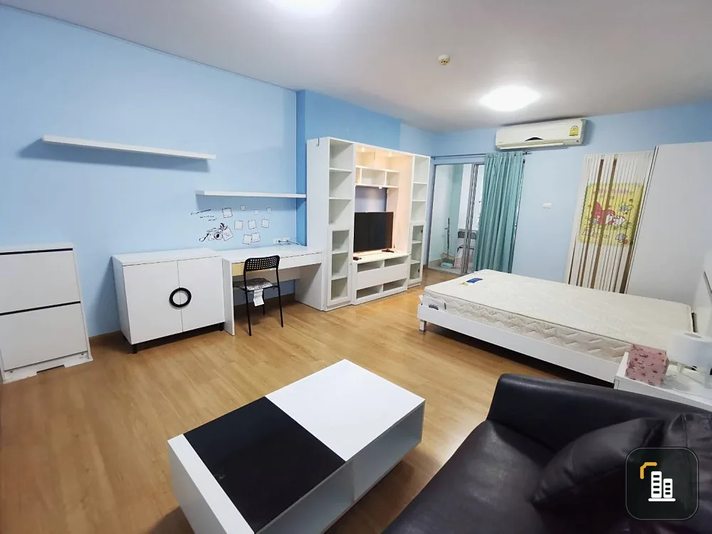 Condo for sale/rent Supalai Park Tiwanon, spacious room, nice pool view, very cheap rent Hurry up and reserve it.
