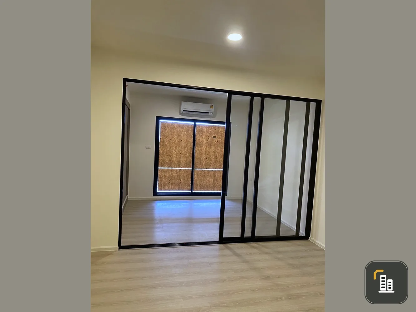Sale down payment, A Space Mega 2 Condo, 12th floor, Mega Bangna view, good location, great price, don't miss it!!