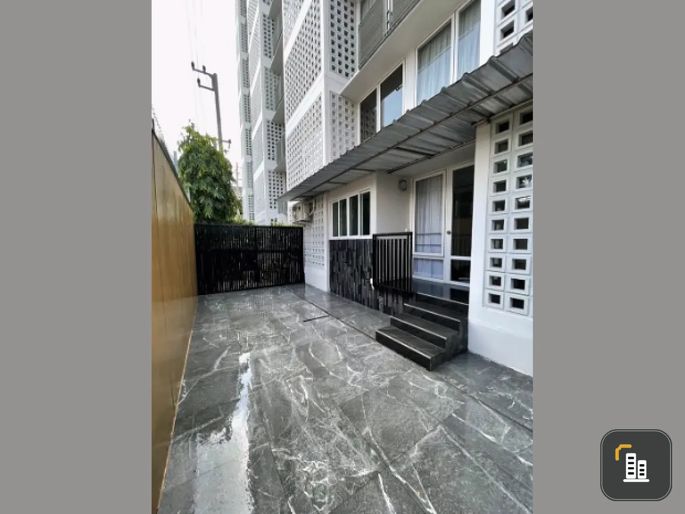 Condo for sale I-House Rama 9-Ekkamai, newly renovated room have outside space There is no building blocking the side. Don't wait.