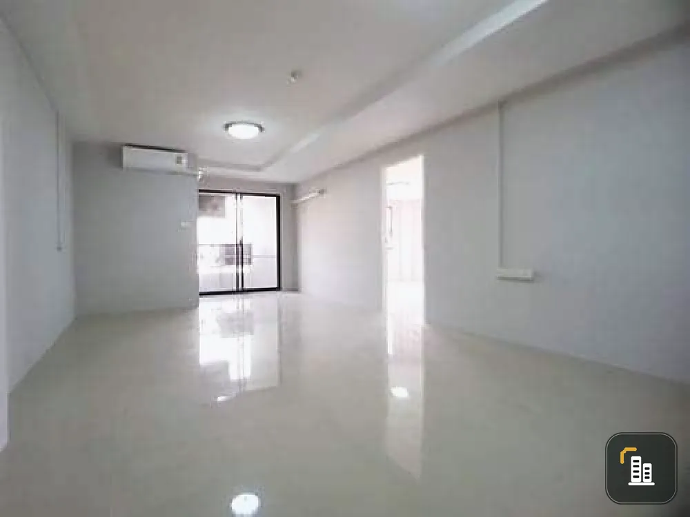 Champs Elysees Tiwanon for sale, the room is very spacious, clear, comfortable, not hot, comes at a great price, don't wait, buy it now.