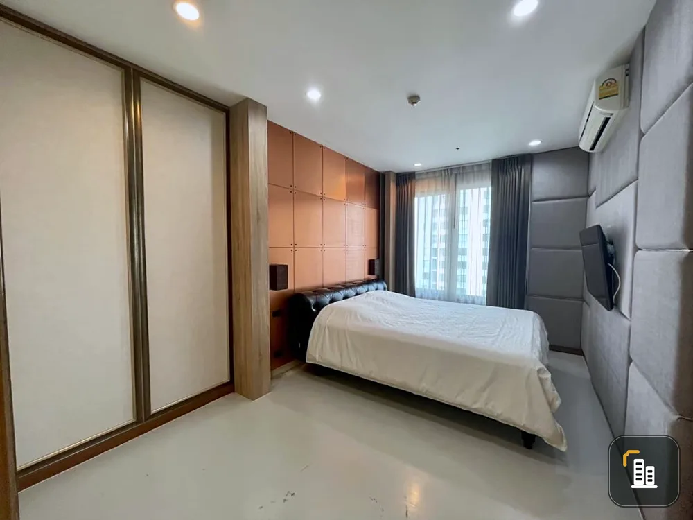 Sell or rent Condo Villa Asoke, high floor, beautiful decorated room, near BTS, can't miss it.