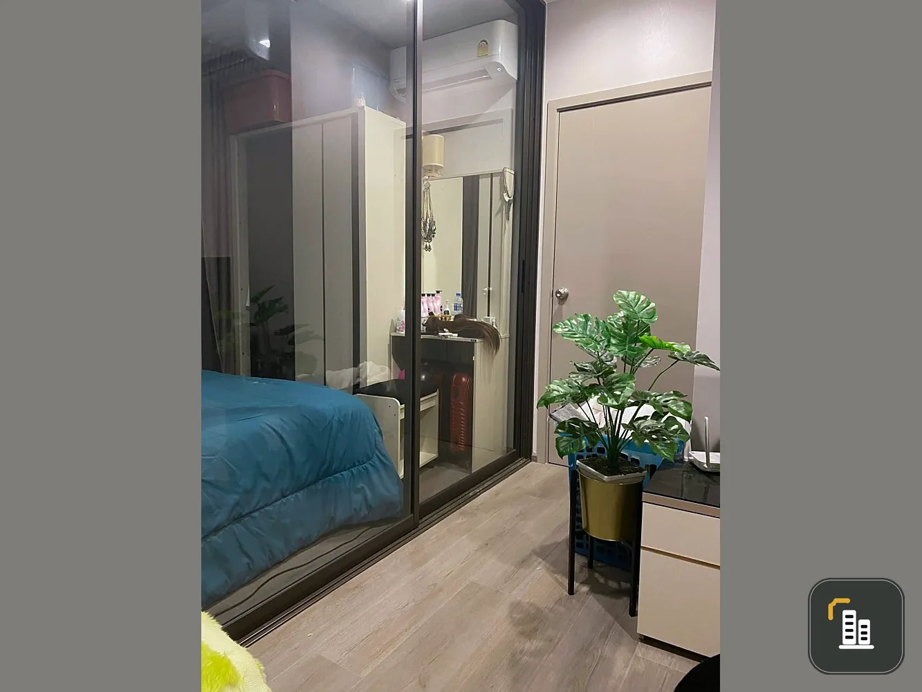 For rent, The Politan Aqua, a separate room, 48th floor, complete furniture and electrical appliances, don't miss it.