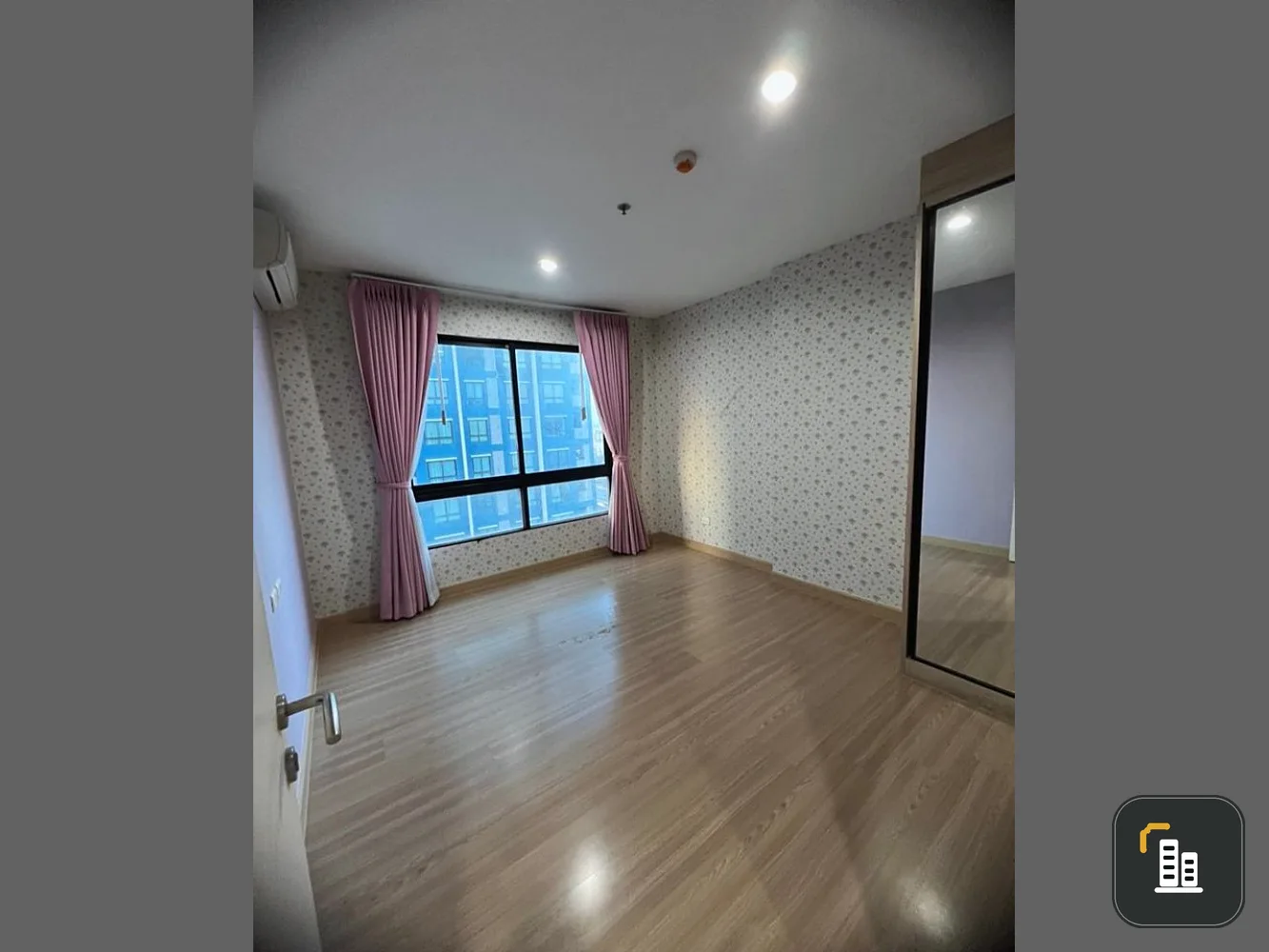 Selling The Nice Mono Ratchavipha, nice wallpaper. Pool view You need to reserve like this. Don't miss it.