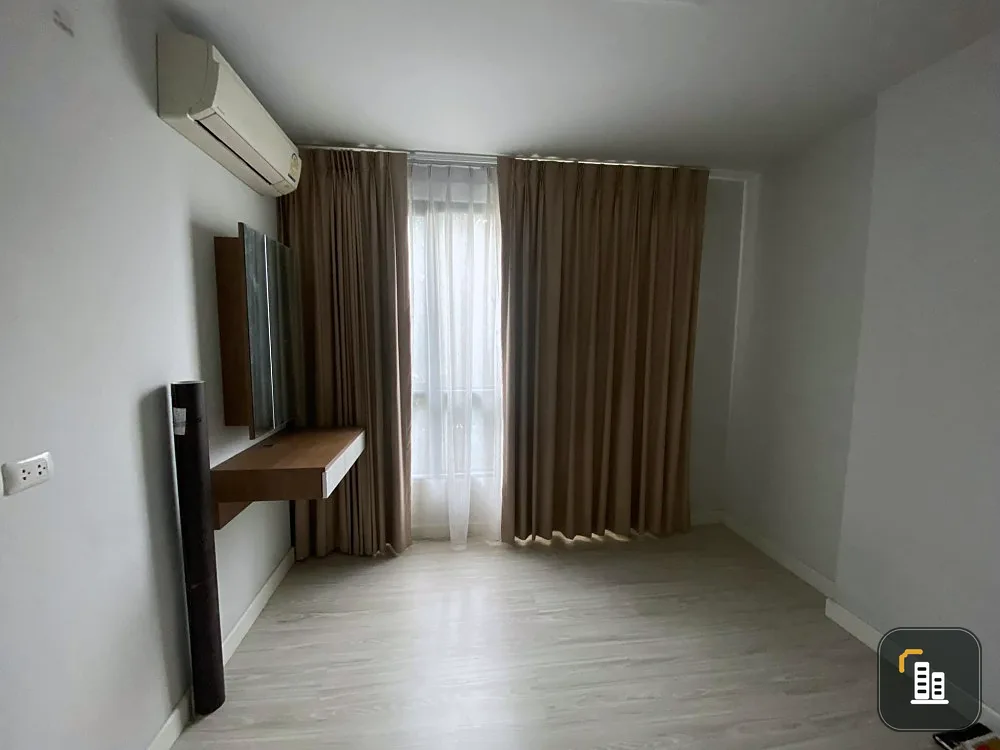 Urgent sale, Condo G style, one wall is not connected to the other room has privacy. Lots of free stuff. Come in and reserve it.