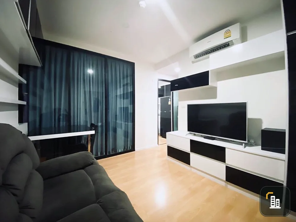 urgent!!! Condo for sale, D-mura Ratchayothin, decorated with black and white tones, very impressed Plus a big sofa that is very nice to sit on. This