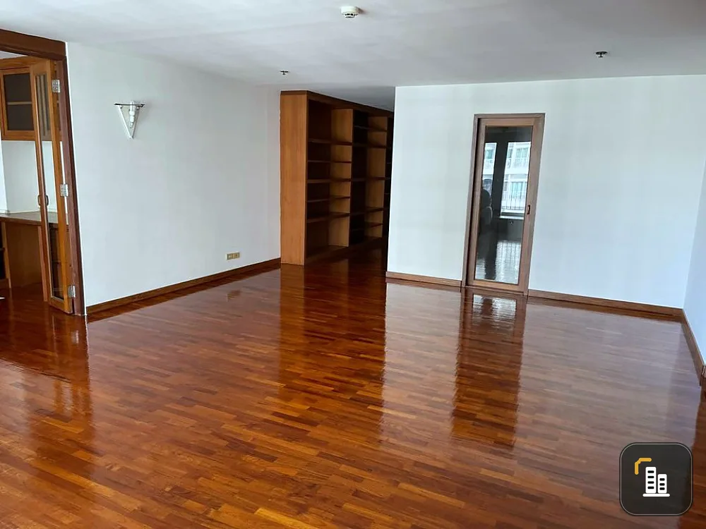 Condo for sale, Icon 3 Studio, 1 bathroom, large room, nice to live in. Can't miss it.