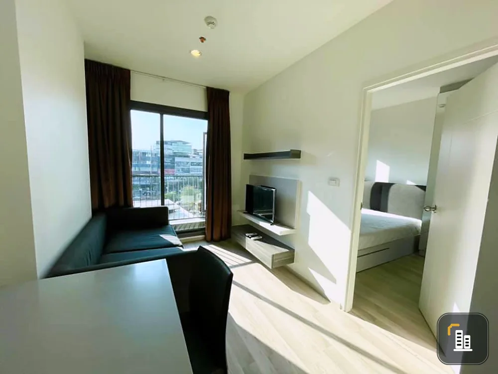 Sell / rent Condo Centric Ratchada-Huay Kwang, beautiful room, good condition, complete furniture. Appliances ready. Must reserve.