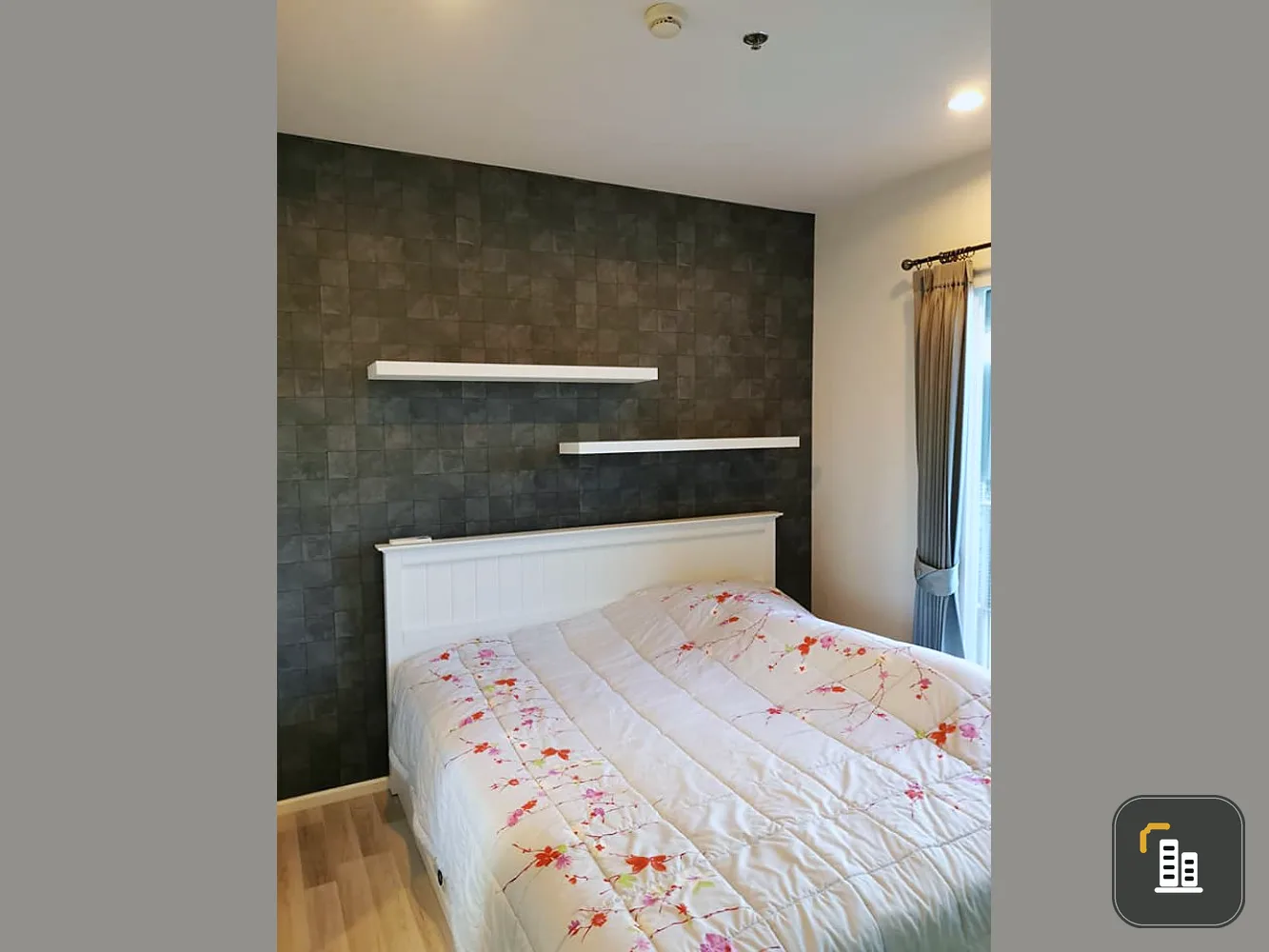 Selling The Key Sathorn Ratchapreuk, new room with big bed, very comfortable to sleep. You can carry your bag in.