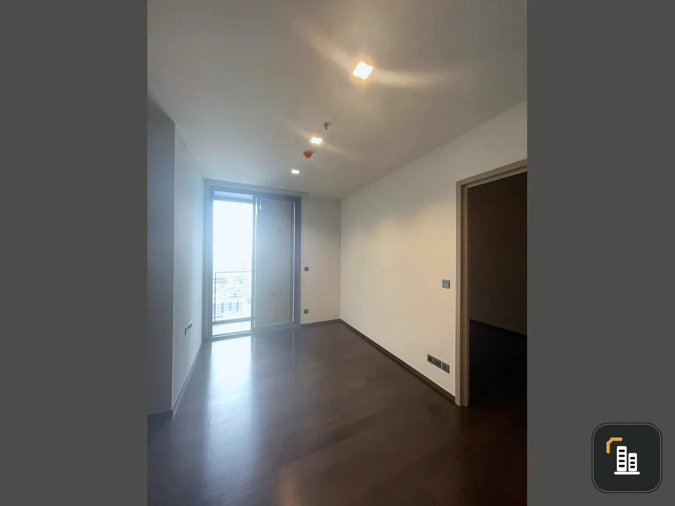 Sale The Line Ratchathewi, brand new room. It's good to buy and live by yourself. Investment is hit. Don't just look. Hurry up to reserve.