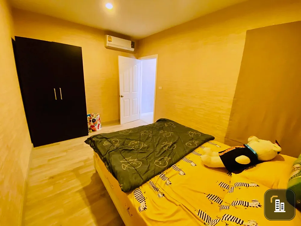 Condo for sale, Manor Sanambinnam, wide room, 9th floor, has a beautiful pool view, lots of free gifts, hurry to reserve before you miss it.