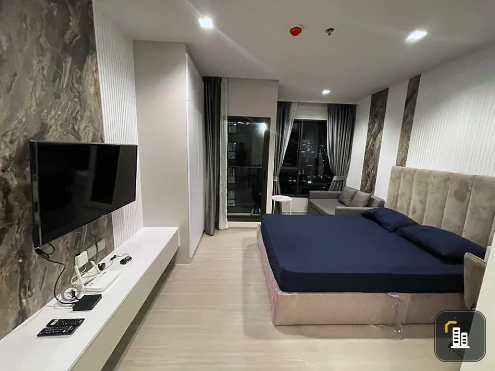 For rent, for rent, Life Asoke-Rama 9, beautiful room, ready to move in. Fully furnished and electrical appliances. Book now. Don't miss it.