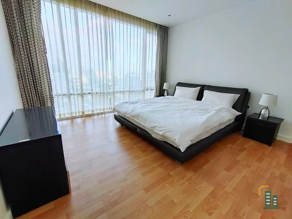 Condo for rent, Fullerton Sukhumvit, fully furnished, near BTS, good location, do not miss