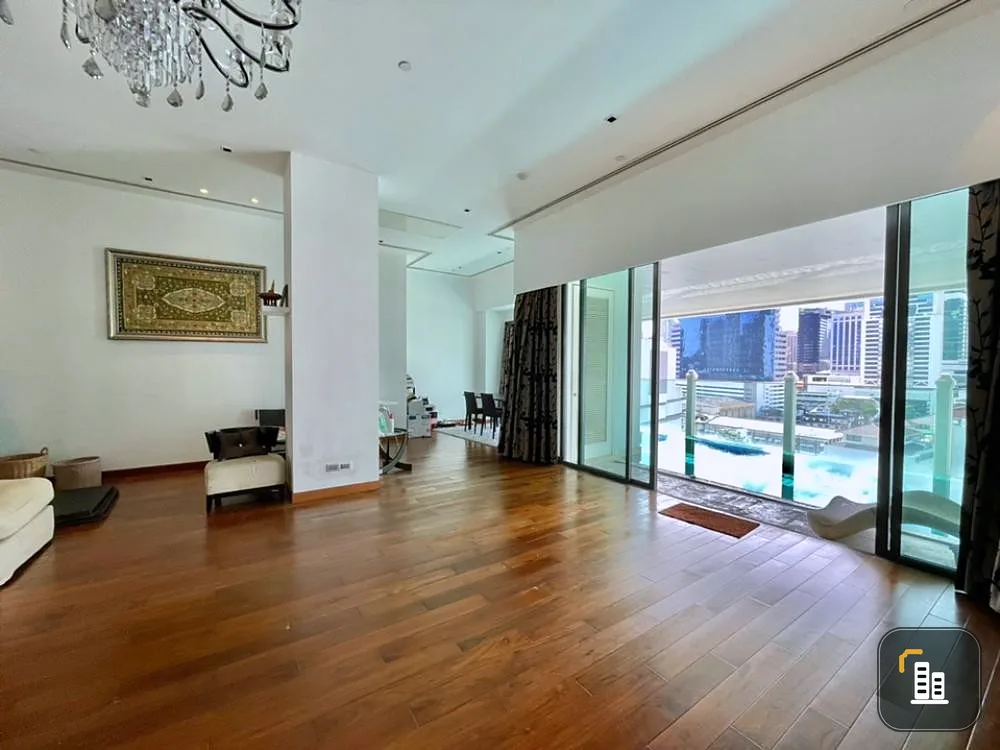 Sell/Rent Le Raffine Sukhumvit 39, corner room, good location, convenient transportation, don't miss it.