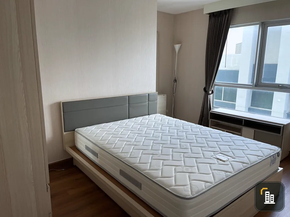 For rent, Belle Grand Rama 9, 2 bedrooms, 1 bathroom, high floor, great city view. Hurry up to reserve before it slips away.