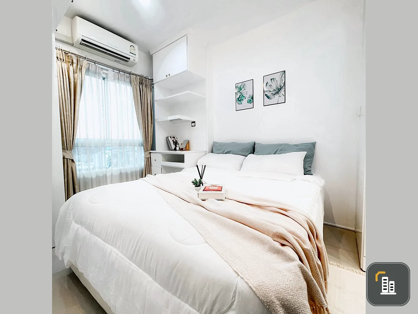 Sell / rent BTS Residence, beautiful room, built-in furniture. Clean white tones You can reserve in advance.