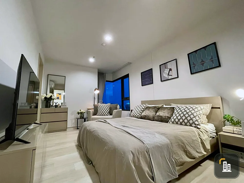 Condo for rent, Life One Wireless, 2 bedrooms, 2 bathrooms, 35th floor, beautiful, decorated, ready to move in. Book now, don't wait!!