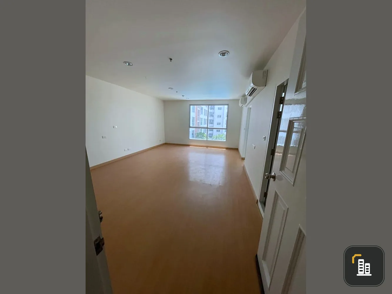 Condo for sale Life @ BTS Tha Phra, empty room, studio, 8th floor, pool view Make a quick decision before you miss it.