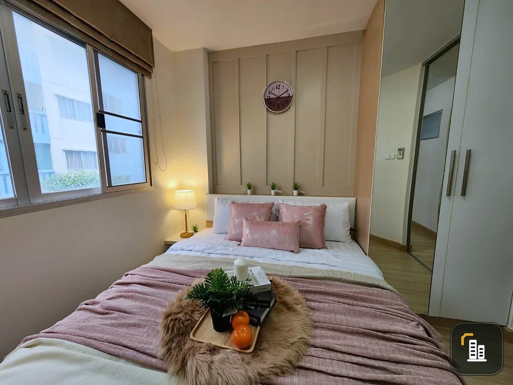 It has arrived. Beautiful decorated room. The most affordable price. Bring your bags and move in at Lumpini Condo Town Rattanathibet for sale.