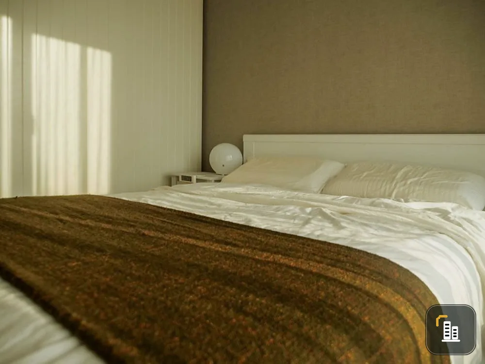 Quick sale!! Condo The Base Park West, 28th floor, corner room, city view, giving a village atmosphere, book now!!