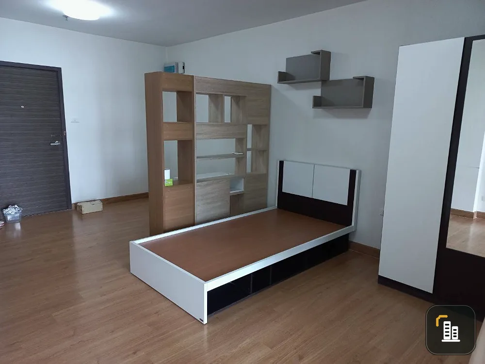 Urgent. Condo for sale, free furniture. Get a beautiful city view. If interested, book now at Supalai Vista Condo, Tiwanon Intersection.