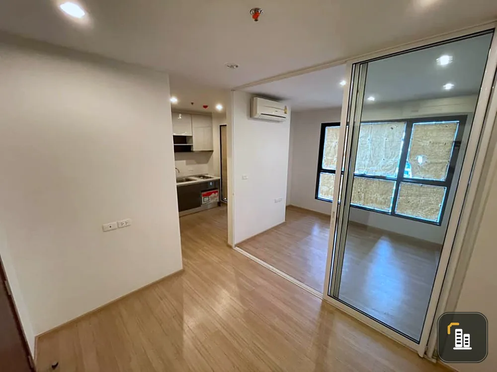 Empty room for sale, cheap price, The Base Chaengwattana, north, pool view One more thing Worth it. Hurry up to reserve.