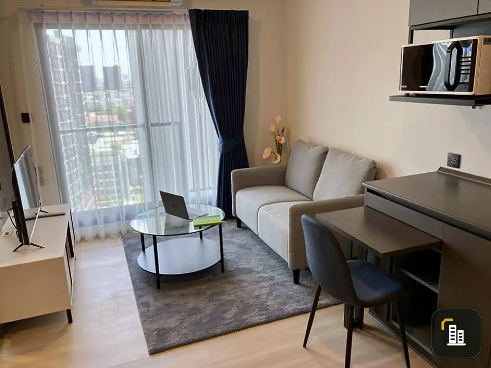 For rent/sale, The Key MRT Phetkasem 48, very beautiful room. Premium grade built-in furniture Beautiful, worth it. Hurry up to reserve.