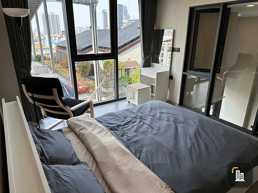 Condo for sale, Cooper Siam, empty room, 1 bedroom, 1 bathroom, very wide front, get city view, no building blocking it, don't miss it.