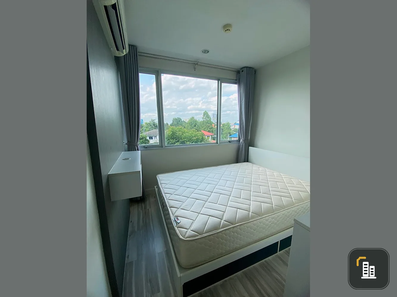 The room is in new condition. never rented Sale with beautiful furniture, book now at Condo Sammakorn S9 Condominium for sale.