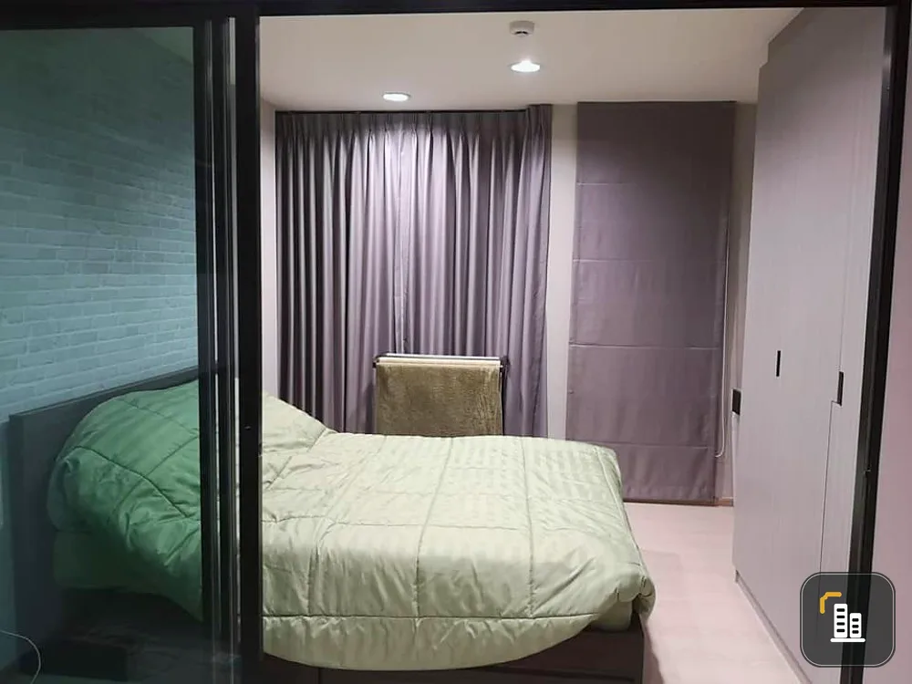 Condo for sale, Rise Rama 9, corner room, attached wallpaper in the whole room, plus the price is not strong There is only one place. Hurry up to buy.