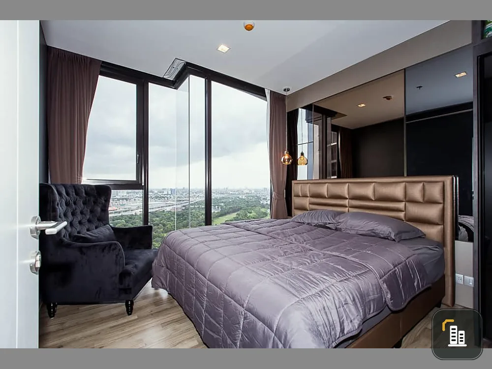 Selling The Line Chatuchak-Mochit, high floor, garden view, comes with a large bed, very comfortable to sleep. You can reserve in advance.