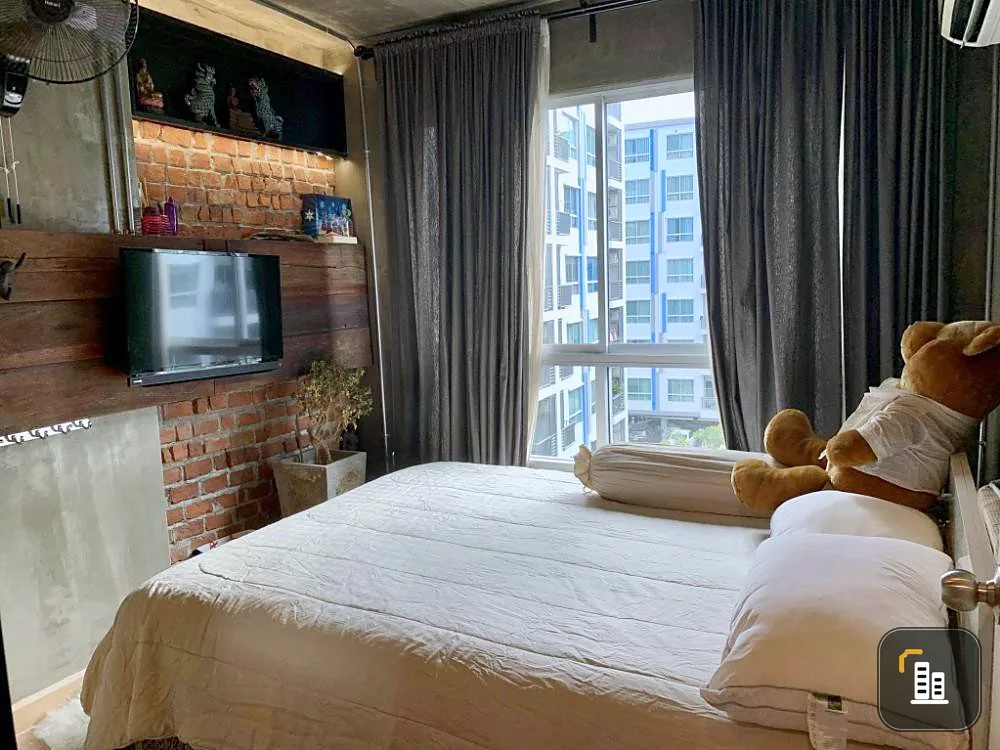 Beautiful room decorated in loft style. Built-in cool wallpaper walls, sold at The Niche id BangKhae. Great like this, book now.