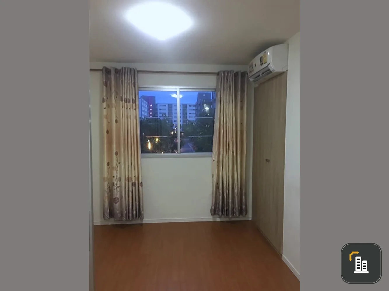 For rent, Lumpini, Township, Rangsit, Khlong 1, separated room, 3rd floor, good view, this price is a good investment. Live by yourself. Book now.