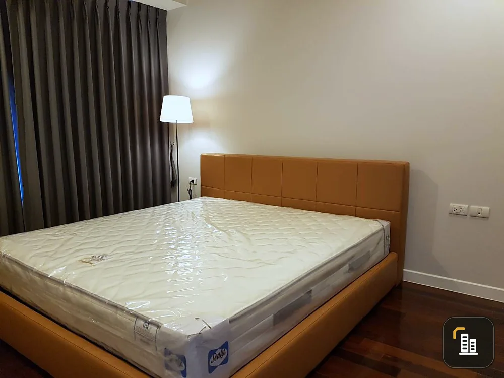 Circle condominium for sale, spacious room, comfortable, good investment, live by yourself, super cute price Don't buy it and you will regret it.