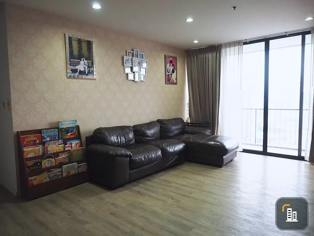 Selling The Issara Ladprao 3 bedrooms, built-in furniture. It's good to be with your family. It's worth it to be with friends. Book now.