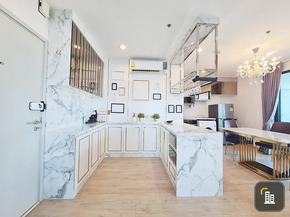 For sale and rent Ideo Sathorn-Tha Phra, luxuriously decorated room. Built-in wallpaper in the whole room as well. Beautiful and beautiful. Book now.